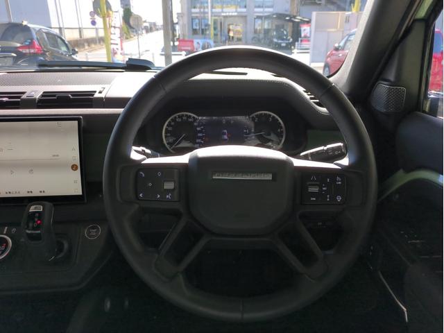 ディフェンダー 　１１０　７５ｔｈリミテッドＥＤ　サンルーフ　本革シート　衝突軽減Ｂ　追従クルコン　全周囲カメラ　ＢＳＭ　電動リアゲート　電動シート　シート・ハンドルヒーター　クーラーボックス　ワイヤレス充電（13枚目）