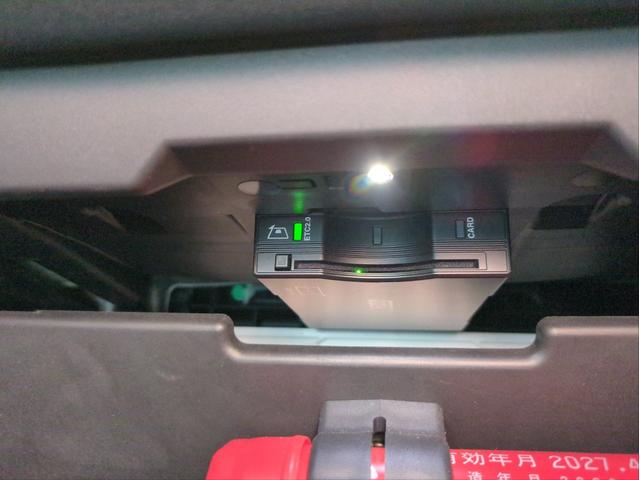 ディフェンダー 　１１０　７５ｔｈリミテッドＥＤ　サンルーフ　本革シート　衝突軽減Ｂ　追従クルコン　全周囲カメラ　ＢＳＭ　電動リアゲート　電動シート　シート・ハンドルヒーター　クーラーボックス　ワイヤレス充電（17枚目）