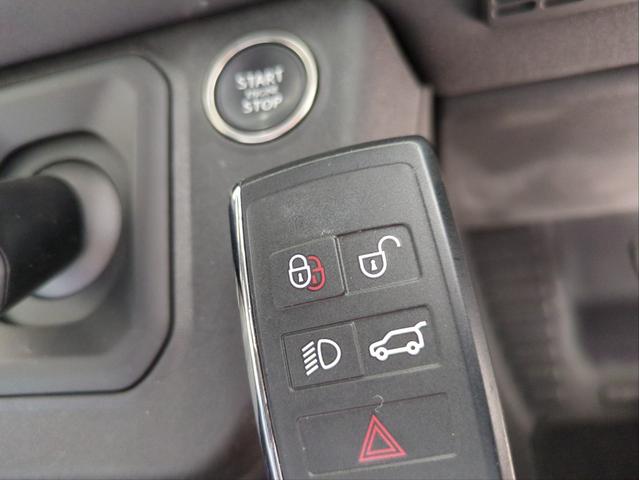 ディフェンダー 　１１０　７５ｔｈリミテッドＥＤ　サンルーフ　本革シート　衝突軽減Ｂ　追従クルコン　全周囲カメラ　ＢＳＭ　電動リアゲート　電動シート　シート・ハンドルヒーター　クーラーボックス　ワイヤレス充電（19枚目）