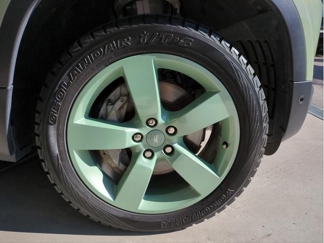 ディフェンダー 　１１０　７５ｔｈリミテッドＥＤ　サンルーフ　本革シート　衝突軽減Ｂ　追従クルコン　全周囲カメラ　ＢＳＭ　電動リアゲート　電動シート　シート・ハンドルヒーター　クーラーボックス　ワイヤレス充電（23枚目）