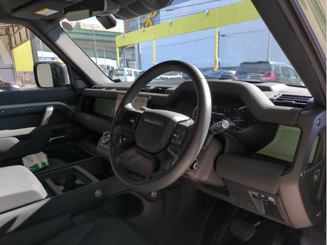 ディフェンダー 　１１０　７５ｔｈリミテッドＥＤ　サンルーフ　本革シート　衝突軽減Ｂ　追従クルコン　全周囲カメラ　ＢＳＭ　電動リアゲート　電動シート　シート・ハンドルヒーター　クーラーボックス　ワイヤレス充電（24枚目）