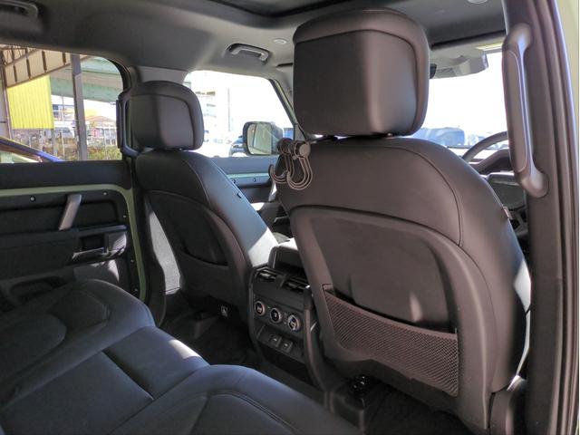 ディフェンダー 　１１０　７５ｔｈリミテッドＥＤ　サンルーフ　本革シート　衝突軽減Ｂ　追従クルコン　全周囲カメラ　ＢＳＭ　電動リアゲート　電動シート　シート・ハンドルヒーター　クーラーボックス　ワイヤレス充電（26枚目）