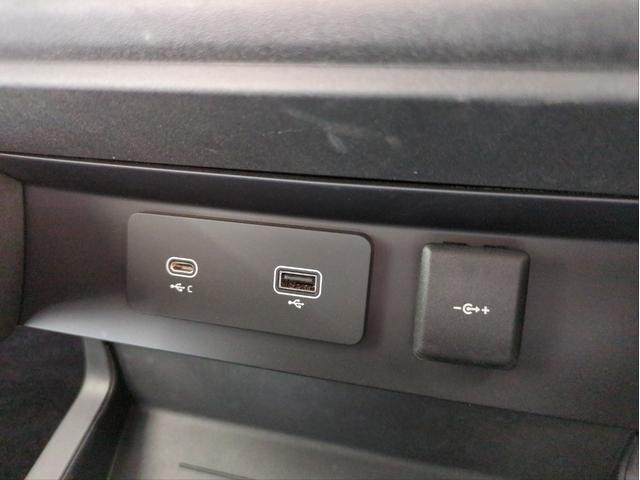 ディフェンダー 　１１０　７５ｔｈリミテッドＥＤ　サンルーフ　本革シート　衝突軽減Ｂ　追従クルコン　全周囲カメラ　ＢＳＭ　電動リアゲート　電動シート　シート・ハンドルヒーター　クーラーボックス　ワイヤレス充電（37枚目）