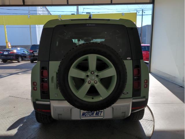 ディフェンダー 　１１０　７５ｔｈリミテッドＥＤ　サンルーフ　本革シート　衝突軽減Ｂ　追従クルコン　全周囲カメラ　ＢＳＭ　電動リアゲート　電動シート　シート・ハンドルヒーター　クーラーボックス　ワイヤレス充電（51枚目）