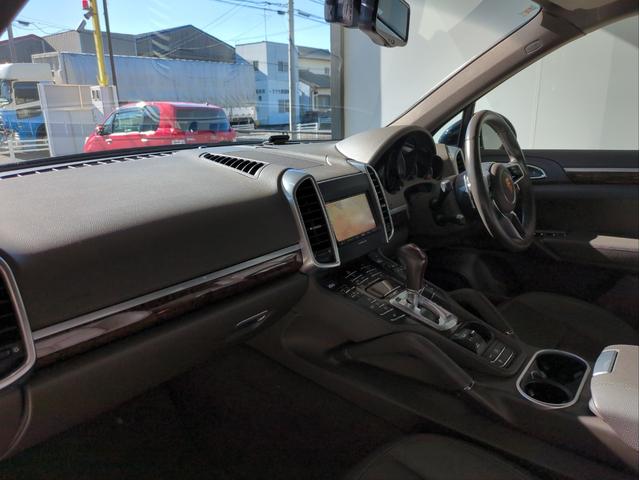 カイエン S バックカメラ 障害物センサー SDナビ オートクルコン HIDライト オートライト シートヒーター ETC ドラレコ 電動リアゲート 純正アルミ 本革シート BT接続 パドルシフト ターボ(8枚目)