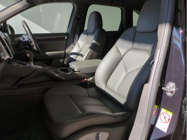 カイエン S バックカメラ 障害物センサー SDナビ オートクルコン HIDライト オートライト シートヒーター ETC ドラレコ 電動リアゲート 純正アルミ 本革シート BT接続 パドルシフト ターボ(9枚目)