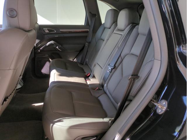 カイエン S バックカメラ 障害物センサー SDナビ オートクルコン HIDライト オートライト シートヒーター ETC ドラレコ 電動リアゲート 純正アルミ 本革シート BT接続 パドルシフト ターボ(10枚目)