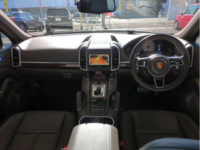 カイエン S バックカメラ 障害物センサー SDナビ オートクルコン HIDライト オートライト シートヒーター ETC ドラレコ 電動リアゲート 純正アルミ 本革シート BT接続 パドルシフト ターボ(12枚目)