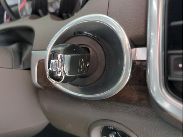 カイエン S バックカメラ 障害物センサー SDナビ オートクルコン HIDライト オートライト シートヒーター ETC ドラレコ 電動リアゲート 純正アルミ 本革シート BT接続 パドルシフト ターボ(19枚目)