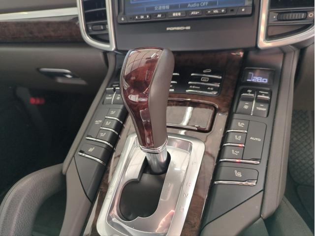 カイエン S バックカメラ 障害物センサー SDナビ オートクルコン HIDライト オートライト シートヒーター ETC ドラレコ 電動リアゲート 純正アルミ 本革シート BT接続 パドルシフト ターボ(32枚目)