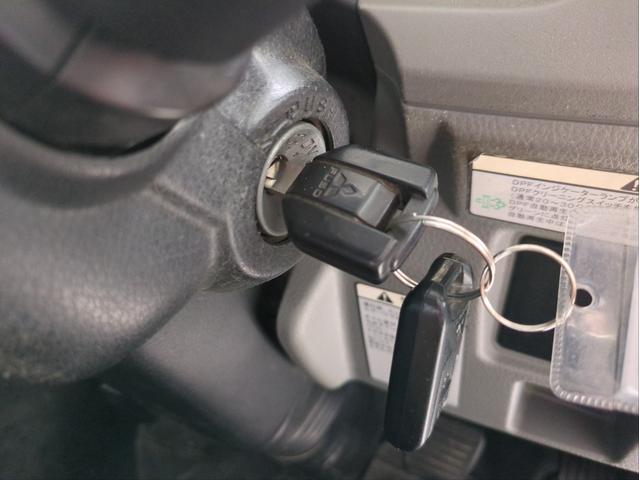 キャンター ロング全低床DX ドライブレコーダー ETC キーレス HID 電格ミラー バックカメラ 車線逸脱警報 木床 両3段工具棚 3方開 リアダブルタイヤ BTオーディオ ディーゼル車 AT 最積3000kg(18枚目)