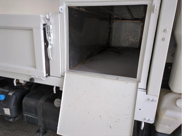 キャンター ロング全低床DX ドライブレコーダー ETC キーレス HID 電格ミラー バックカメラ 車線逸脱警報 木床 両3段工具棚 3方開 リアダブルタイヤ BTオーディオ ディーゼル車 AT 最積3000kg(26枚目)