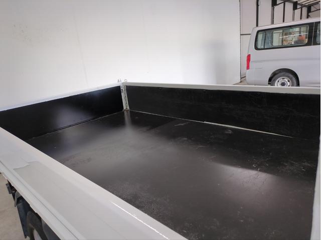 キャンター ロング全低床DX ドライブレコーダー ETC キーレス HID 電格ミラー バックカメラ 車線逸脱警報 木床 両3段工具棚 3方開 リアダブルタイヤ BTオーディオ ディーゼル車 AT 最積3000kg(27枚目)