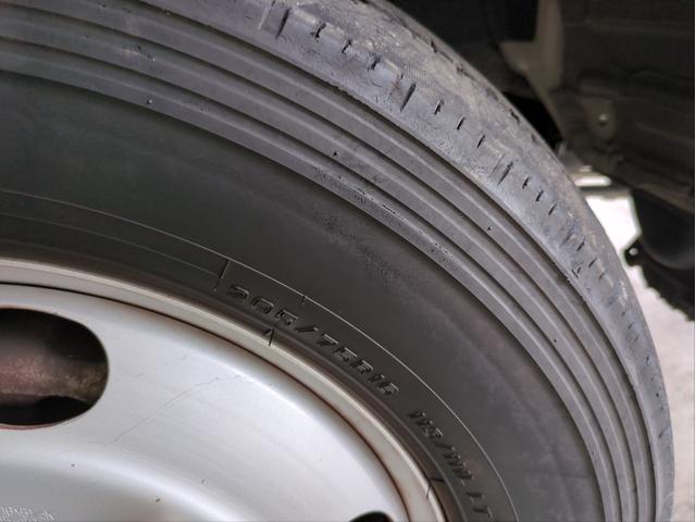 キャンター ロング全低床DX ドライブレコーダー ETC キーレス HID 電格ミラー バックカメラ 車線逸脱警報 木床 両3段工具棚 3方開 リアダブルタイヤ BTオーディオ ディーゼル車 AT 最積3000kg(41枚目)