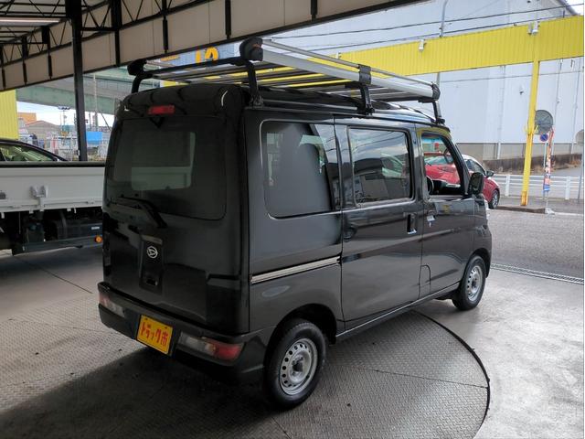 ハイゼットカーゴ DX SAIII 両側スライド 衝突軽減装置 車線逸脱警報 バックカメラ ルーフキャリア オートライト ETC アイドリングストップ ラジオデッキ 横滑り防止装置 オートハイビーム(20枚目)