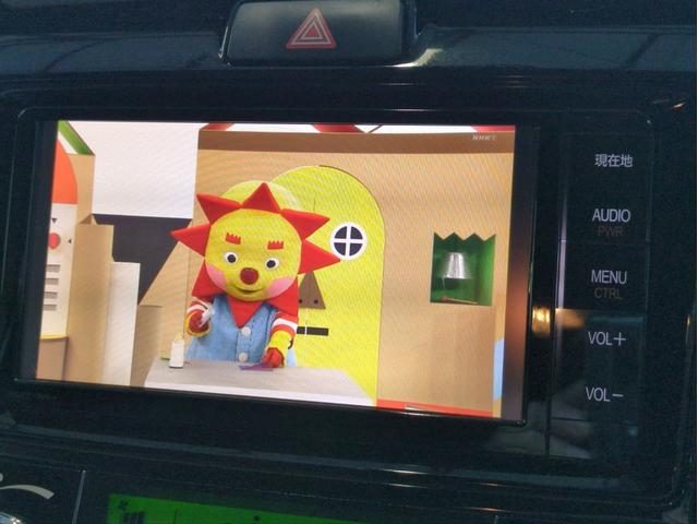 カローラフィールダー ハイブリッドG ダブルバイビー 衝突軽減装置 車線逸脱警報 純正ナビ バックカメラ ハーフレザーシート BTオーディオ CD・DVD再生 LEDライト オートライト 純正アルミ ETC Fフォグランプ アイドリングストップ(30枚目)