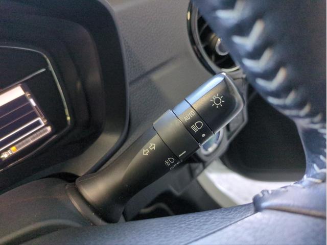 カローラフィールダー ハイブリッドG ダブルバイビー 衝突軽減装置 車線逸脱警報 純正ナビ バックカメラ ハーフレザーシート BTオーディオ CD・DVD再生 LEDライト オートライト 純正アルミ ETC Fフォグランプ アイドリングストップ(34枚目)