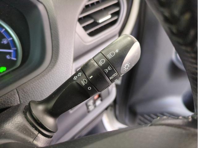 ノア ハイブリッドＧ　両側スライドドア　バックカメラ　ＳＤナビ　オートクルコン　シートヒーター　ＬＥＤライト　オートライト　ＥＴＣ　Ｗエアコン　ＢＴ接続　純正アルミ　ステアリモコン　フロアマット（32枚目）