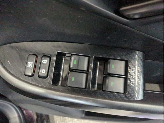 プリウス Ｓツーリングセレクション・Ｇ’ｓ　純正ナビ　バックカメラ　ＢＴオーディオ　ＣＤ・ＤＶＤ・ブルーレイ再生　プッシュスタート　スマートキー　ＨＩＤライト　オートライト　Ｆフォグランプ　純正アルミ　ＥＴＣ（35枚目）