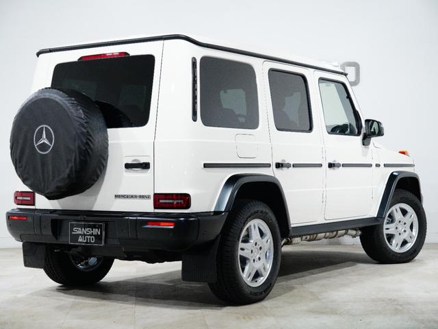 Gクラス G450d ED ストロンガー ザン ザ1980s EDストロンガーザンTHE1980S 国内25台限定 プロフェッショナルラインエクステリア MANUFAKTURナイトブラックFフェイス 専用インテリア 18インチAW スペアカバー 限定専用カラー(2枚目)