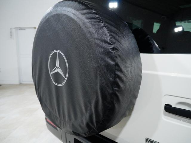 Gクラス G450d ED ストロンガー ザン ザ1980s EDストロンガーザンTHE1980S 国内25台限定 プロフェッショナルラインエクステリア MANUFAKTURナイトブラックFフェイス 専用インテリア 18インチAW スペアカバー 限定専用カラー(8枚目)