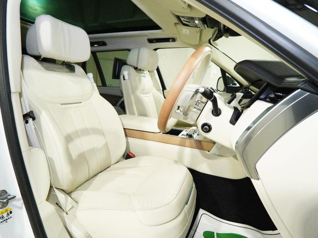 レンジローバー ＳＶ　Ｐ５３０　スタンダードホイールベース　リアエンターテイメント　純正２２インチホイール　パノラミックガラスサンルーフ　電動格納式サイドステップ　　デジタルインナーミラー　ＥＴＣ　ソフトクローズドア　ウッドコンビハンドル（13枚目）