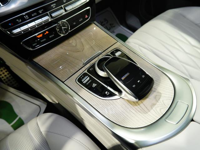 納車前に自社工場にて入念に納車前整備を施します。プレミアム輸入車専門店ならではのノウハウで、消耗品の交換はもちろん、その車種の弱点を押さえた整備も好評です。