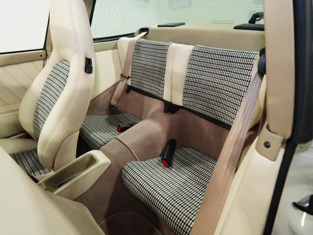 911 911カレラ2 タルガ 前席パワーシート シートヒーター パワーウィンドウ カスタマイズインテリア 4AT ポルシェクラッシック サーティフィケイト認定書付き(2025.6.15ポルシェディーラー)(19枚目)