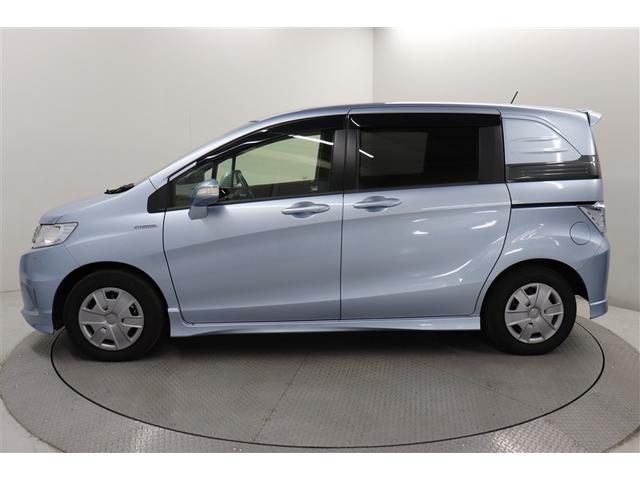 フリードスパイクハイブリッド ハイブリッド　エアバッグ　ウォークスルー　ナビＴＶ　パワーウインドウ　横滑り防止　メモリーナビ　キーレスキー　パワステ　Ｗエアバッグ　ＥＴＣ　オートエアコン　ＡＵＸ　ＡＢＳ　リアカメラ　取説記録　ＤＶＤ再生可（11枚目）