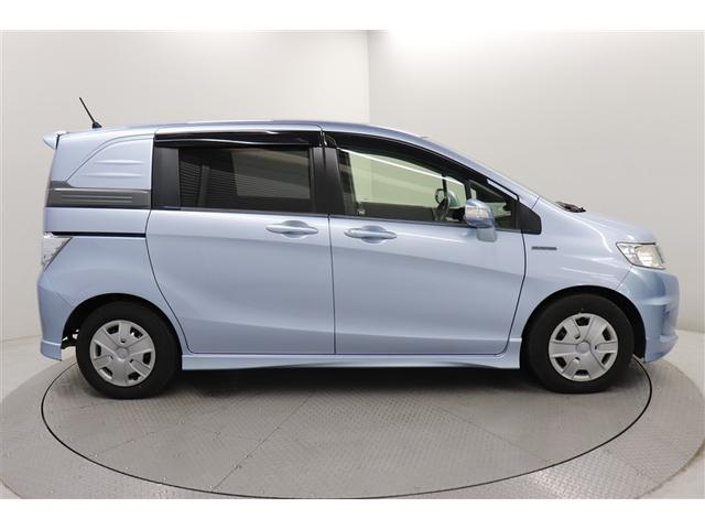 フリードスパイクハイブリッド ハイブリッド　エアバッグ　ウォークスルー　ナビＴＶ　パワーウインドウ　横滑り防止　メモリーナビ　キーレスキー　パワステ　Ｗエアバッグ　ＥＴＣ　オートエアコン　ＡＵＸ　ＡＢＳ　リアカメラ　取説記録　ＤＶＤ再生可（12枚目）