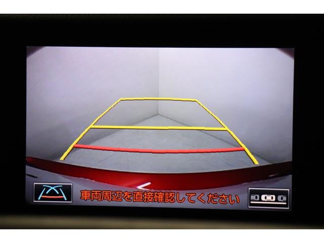バックカメラで駐車も楽々です。