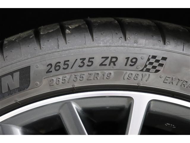 見えないところまで美しく。室内からエンジンルームまで徹底的に洗浄しております。