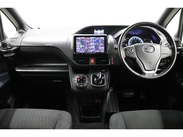 ヴォクシー ハイブリッドＶ　スマートキープッシュスタート　盗難防止アラーム　記録簿有　ＤＶＤ再生可　Ｂモニター　オートクルーズ　Ｗエアバック　ナビＴＶ　ＥＳＣ　ＥＴＣ車載器　リモコンキー　ＰＳ　ＬＥＤヘットライト　３列　アルミ（4枚目）