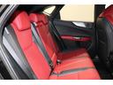 後部座席もゆったりと座れるスペースが確保できます☆足元も広々☆