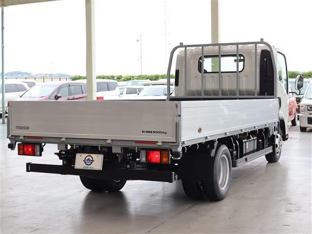 タイタントラック ワイドロングフルワイドロー　３．０　ワイド　ロング　フルワイドロー　ディーゼルターボ　３ｔ・軽減Ｂ・Ｂカメラ・ＥＴＣ２．０・アルミアオリ　（ホワイト）（9枚目）