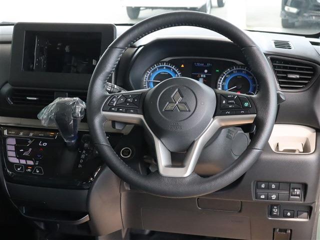 デリカミニ Ｔ　プレミアム　リミテッドエディション　２トーン　登録済未使用車　Ｍパイロット（3枚目）