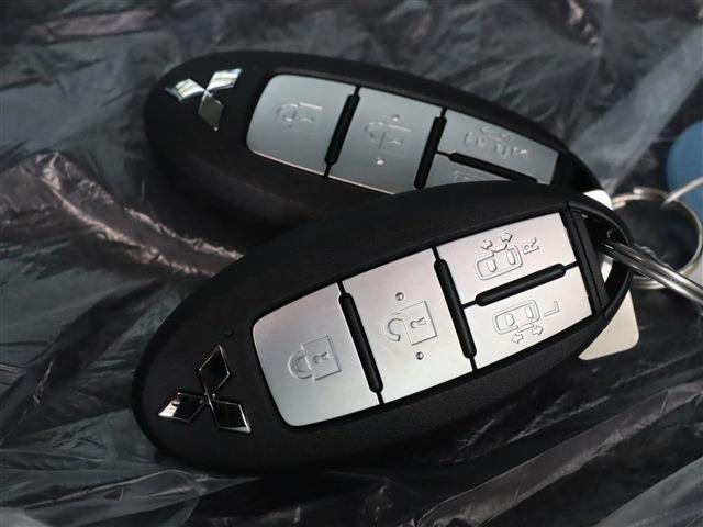 デリカミニ Ｔ　プレミアム　リミテッドエディション　２トーン　登録済未使用車　Ｍパイロット（19枚目）