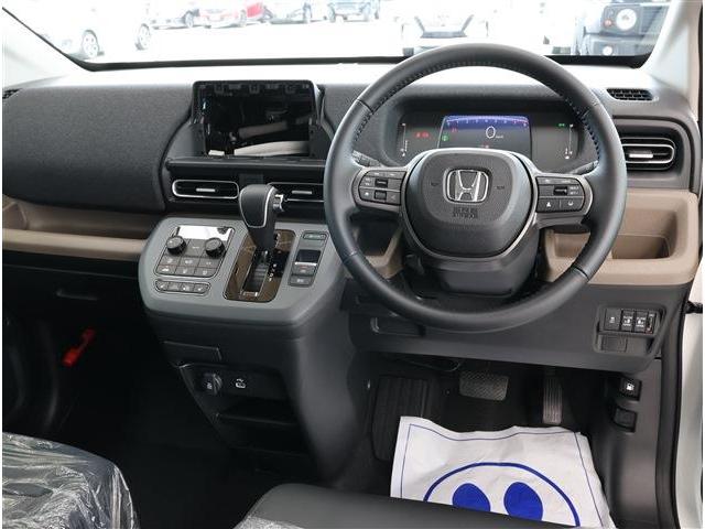 フリード エアー　ＥＸ　６人　届出済み未使用車　１５ＡＷ　ＢＳＭ　Ｒクーラー　シートヒーター（3枚目）