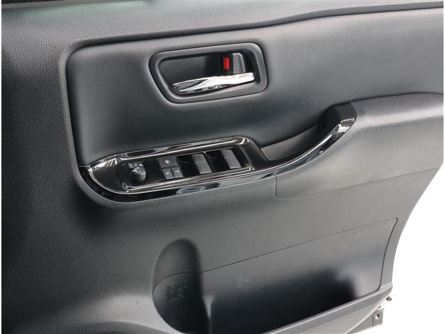 ヴォクシー ＺＳ　煌ＩＩＩ　コンビシート　ナビ　ＴＶ　バックカメラ　ＥＴＣ２．０（7枚目）