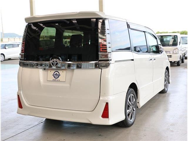 ヴォクシー ＺＳ　煌ＩＩＩ　コンビシート　ナビ　ＴＶ　バックカメラ　ＥＴＣ２．０（8枚目）