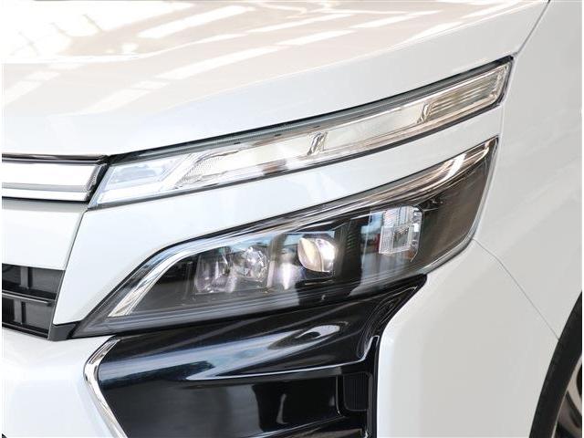 ヴォクシー ＺＳ　煌ＩＩＩ　コンビシート　ナビ　ＴＶ　バックカメラ　ＥＴＣ２．０（31枚目）