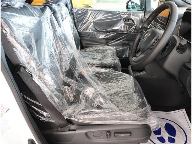 オデッセイハイブリッド ｅ：ＨＥＶアブソルート・ＥＸブラックエディション　登録済未使用車・１１．４型ナビ・ＴＶ・３６０カメラ付（13枚目）