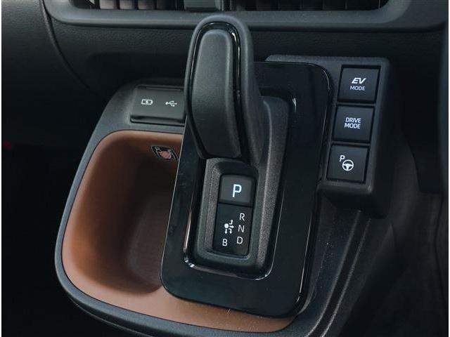 シエンタ ハイブリッドＺ　天井Ｓ・１５ＡＷ・Ｓヒーター・Ｔメイト（11枚目）