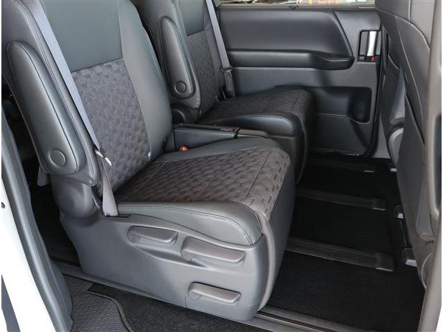 ヴォクシー Ｓ－Ｚ　快適利便Ｐ・１０．５型ナビ・ＴＶ・Ｂカメラ・ＥＴＣ２（15枚目）