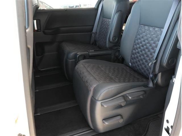 ヴォクシー Ｓ－Ｚ　快適利便Ｐ・１０．５型ナビ・ＴＶ・Ｂカメラ・ＥＴＣ２（18枚目）