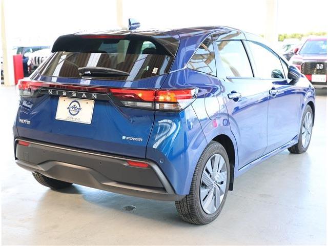 ノート Ｘ　Ｄオーディオ付　全周囲カメラ　バックカメラ　障害物センサー　Ｂｌｕｅｔｏｏｔｈ　ＬＥＤヘッドライト　布ハンドル　プライバシーガラス　衝突被害軽減ブレーキ（7枚目）