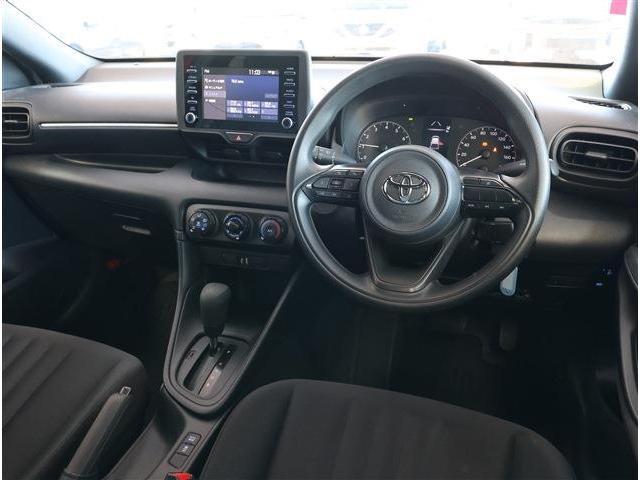 ヤリス Ｘ　ソナー・ナビ・ＥＴＣ・走行６０００ｋｍ（3枚目）