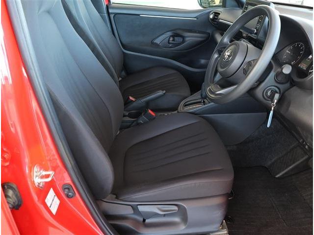 ヤリス Ｘ　ソナー・ナビ・ＥＴＣ・走行６０００ｋｍ（14枚目）