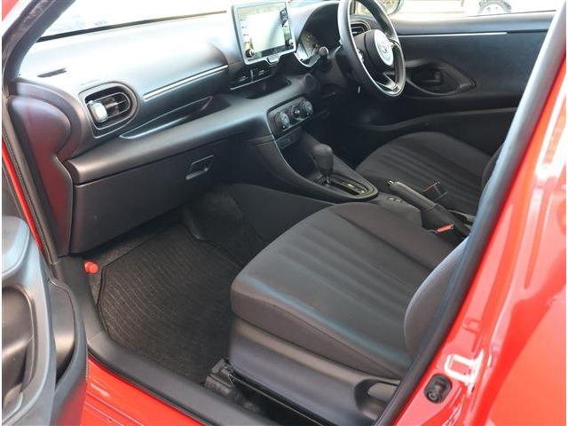 ヤリス Ｘ　ソナー・ナビ・ＥＴＣ・走行６０００ｋｍ（16枚目）