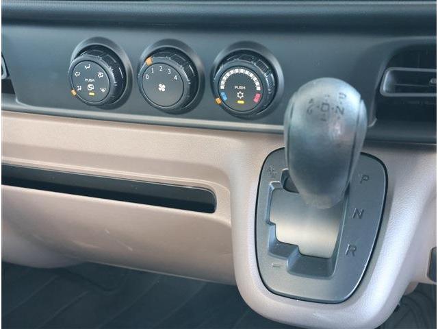 キャンター ＤＴ　全低床　２ｔ　登録済未使用車・バイザー・Ｆマット・Ｂカメラ（13枚目）